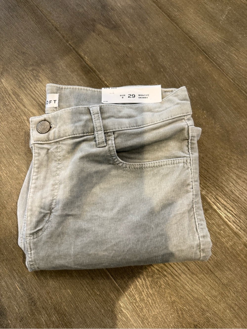 NWT! LOFT Light Gray / Silver Skinny Modern Corduroy Pants (size 29/8)